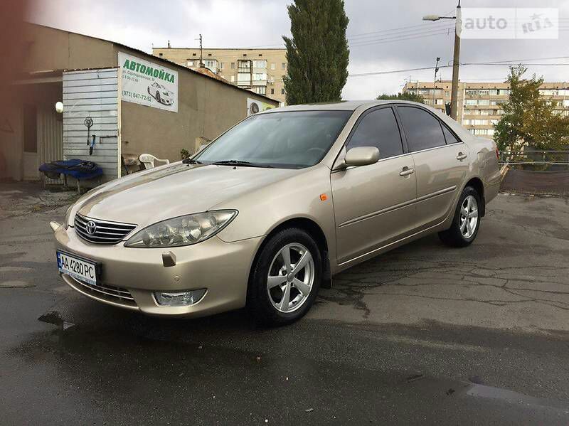 toyota_camry__166894550fx.jpg