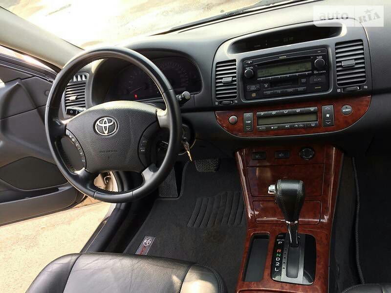 toyota_camry__166894583fx.jpg